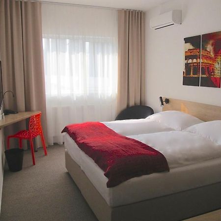 Hotel Kapitol 모스트 외부 사진