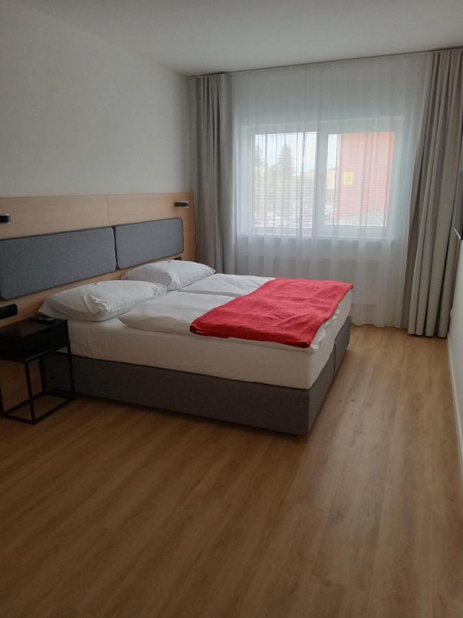 Hotel Kapitol 모스트 외부 사진