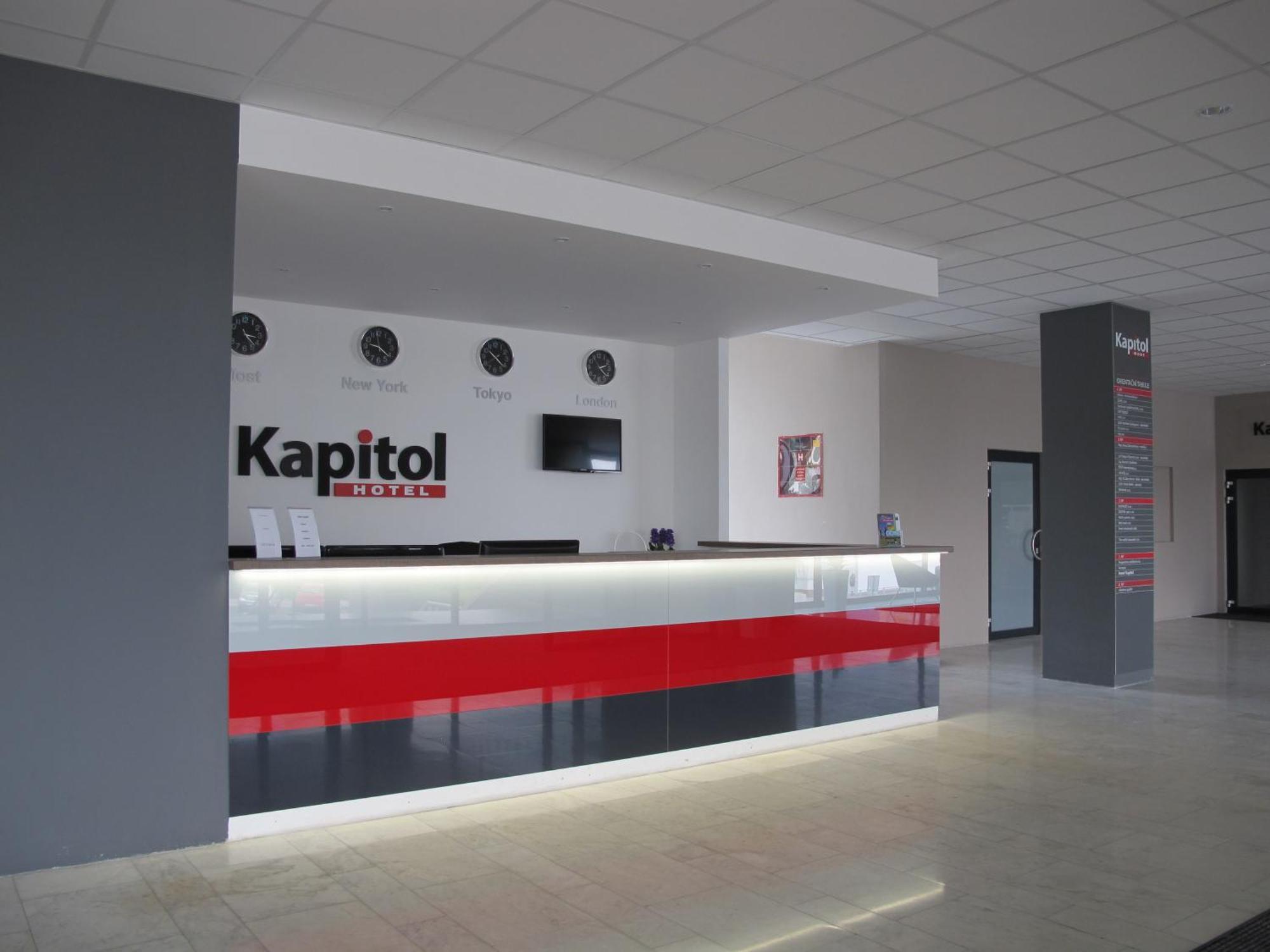 Hotel Kapitol 모스트 외부 사진