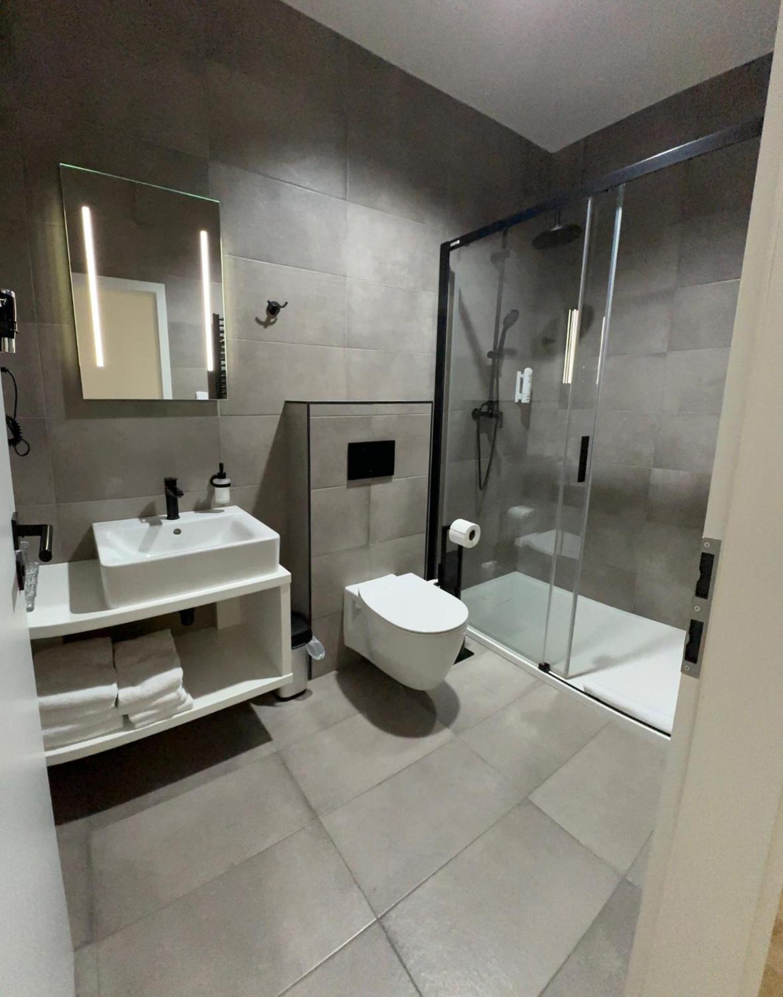 Hotel Kapitol 모스트 외부 사진