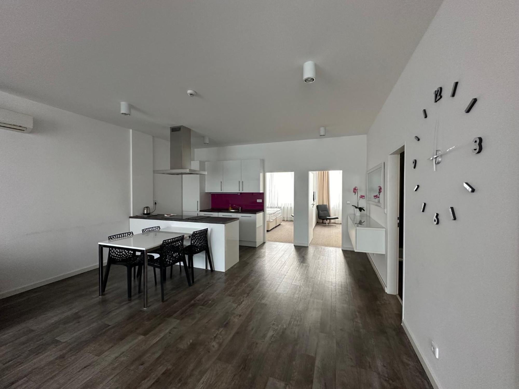 Hotel Kapitol 모스트 외부 사진