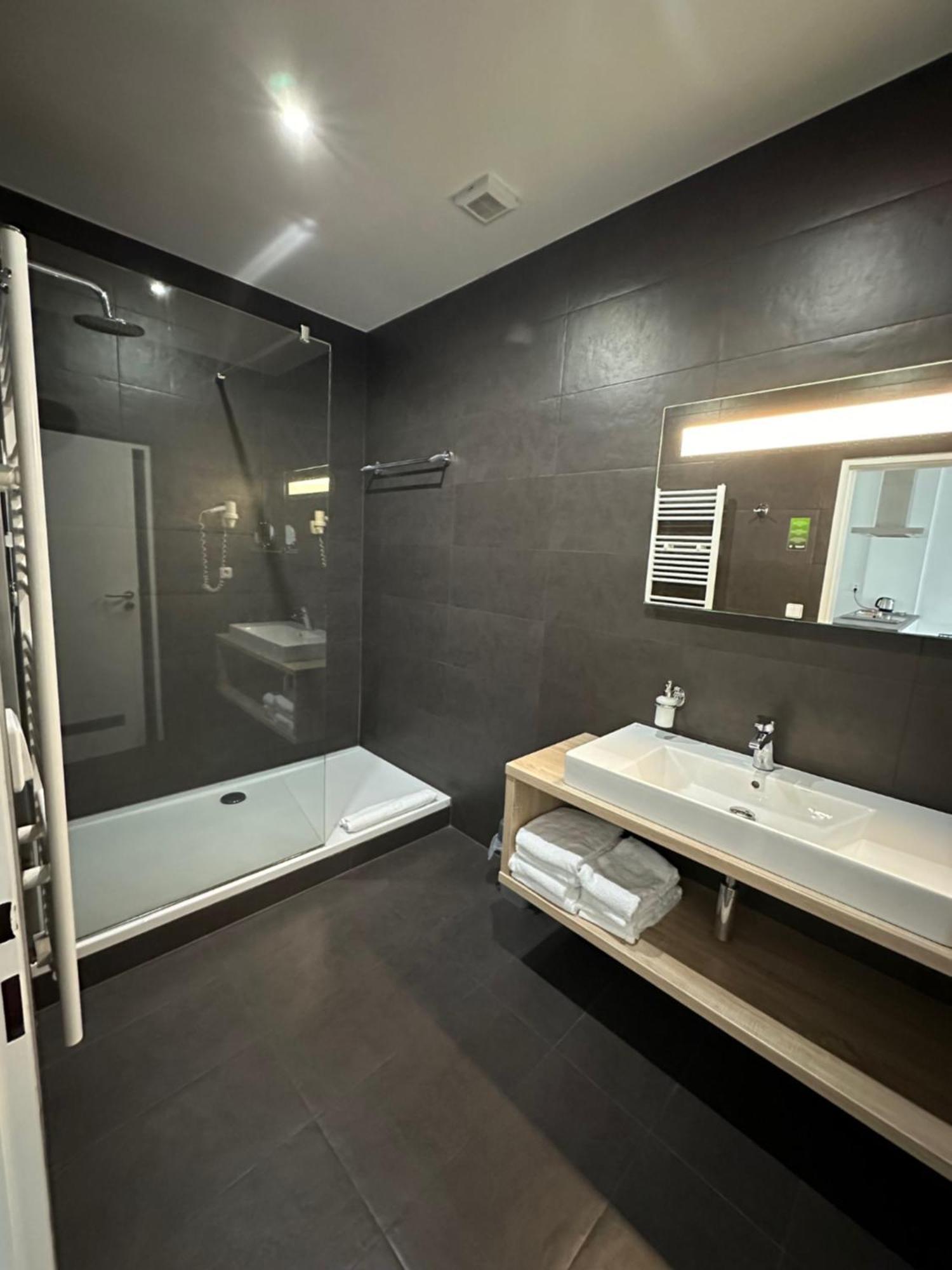 Hotel Kapitol 모스트 외부 사진