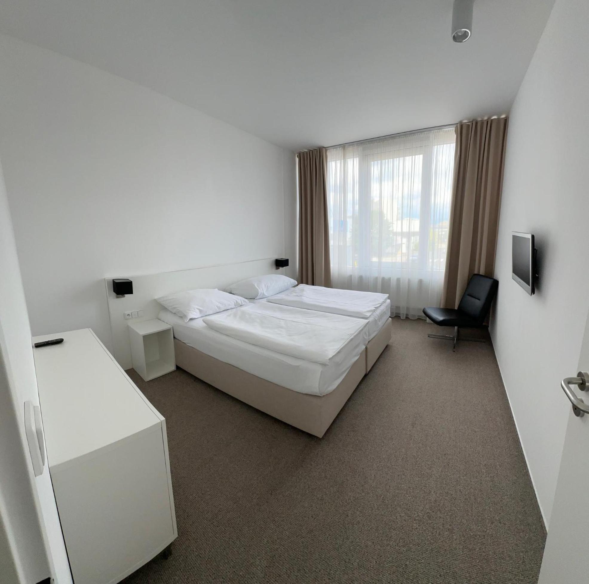 Hotel Kapitol 모스트 외부 사진