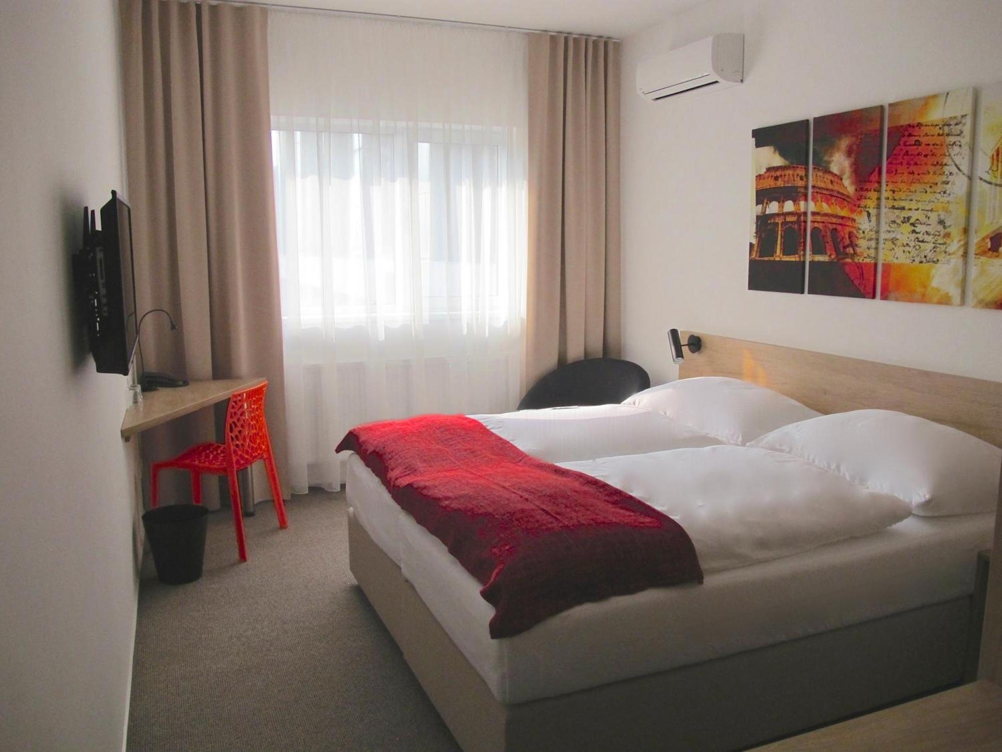 Hotel Kapitol 모스트 외부 사진